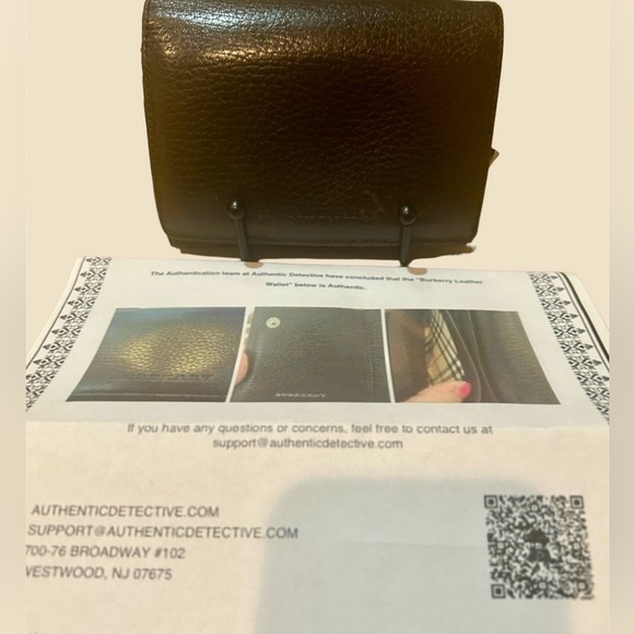 Burberry brown leather with Nova Check design compact wallet. Unisex - Picture 10 of 14